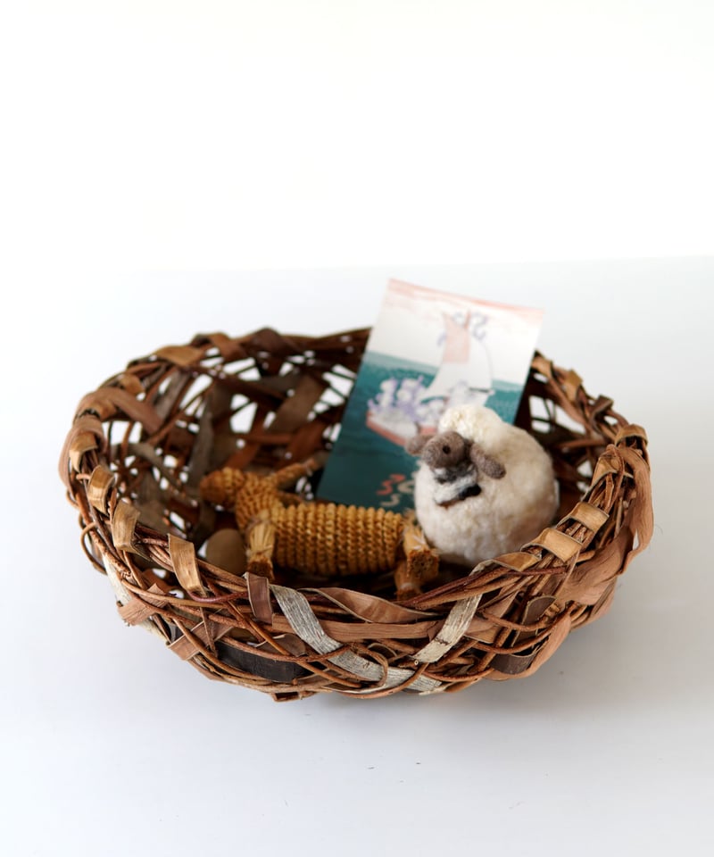 胡桃×山葡萄×あけび の 乱れ編み 置き籠 直径31cm (オズのかご