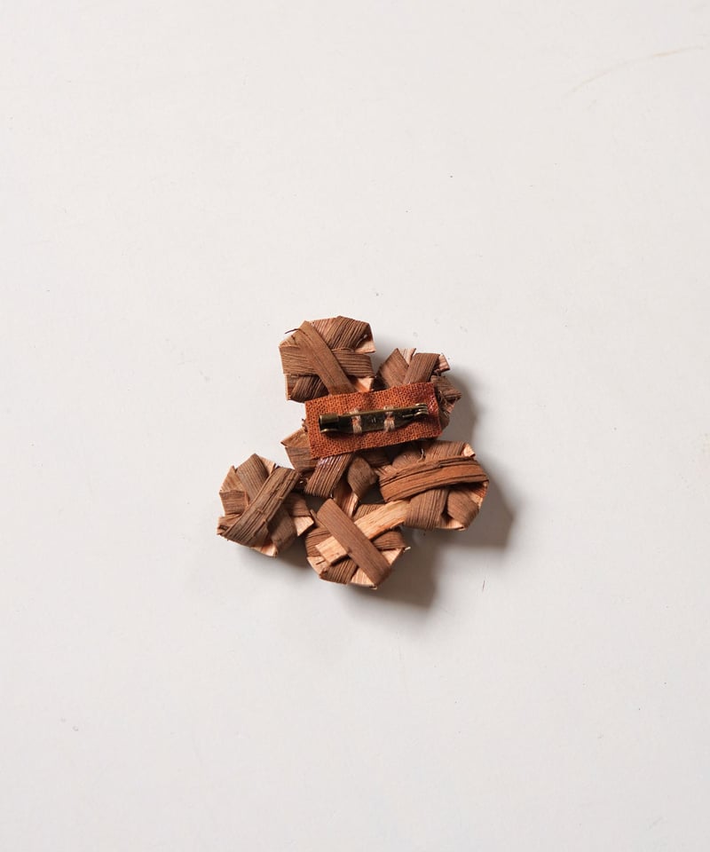 花結び6個のかたち 山葡萄樹皮 ブローチ (オズのかごバッグ) | オズの