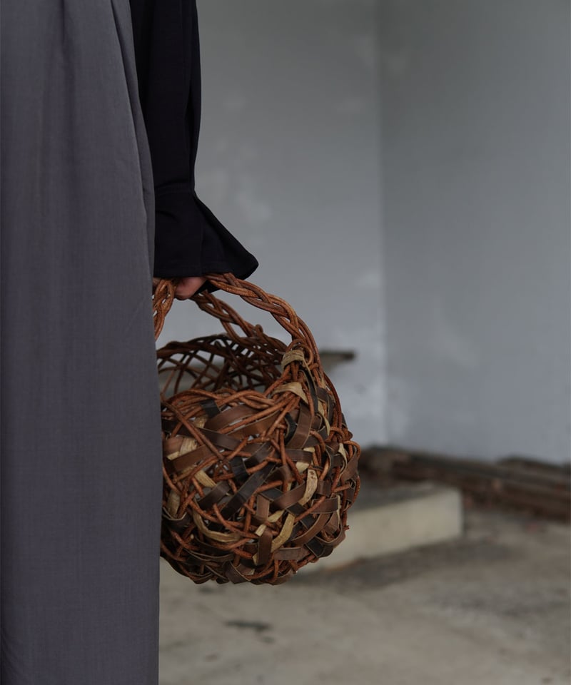 あけび×沢胡桃 表皮×裏皮 透かし 乱れ編み かごバッグ 横幅30cm