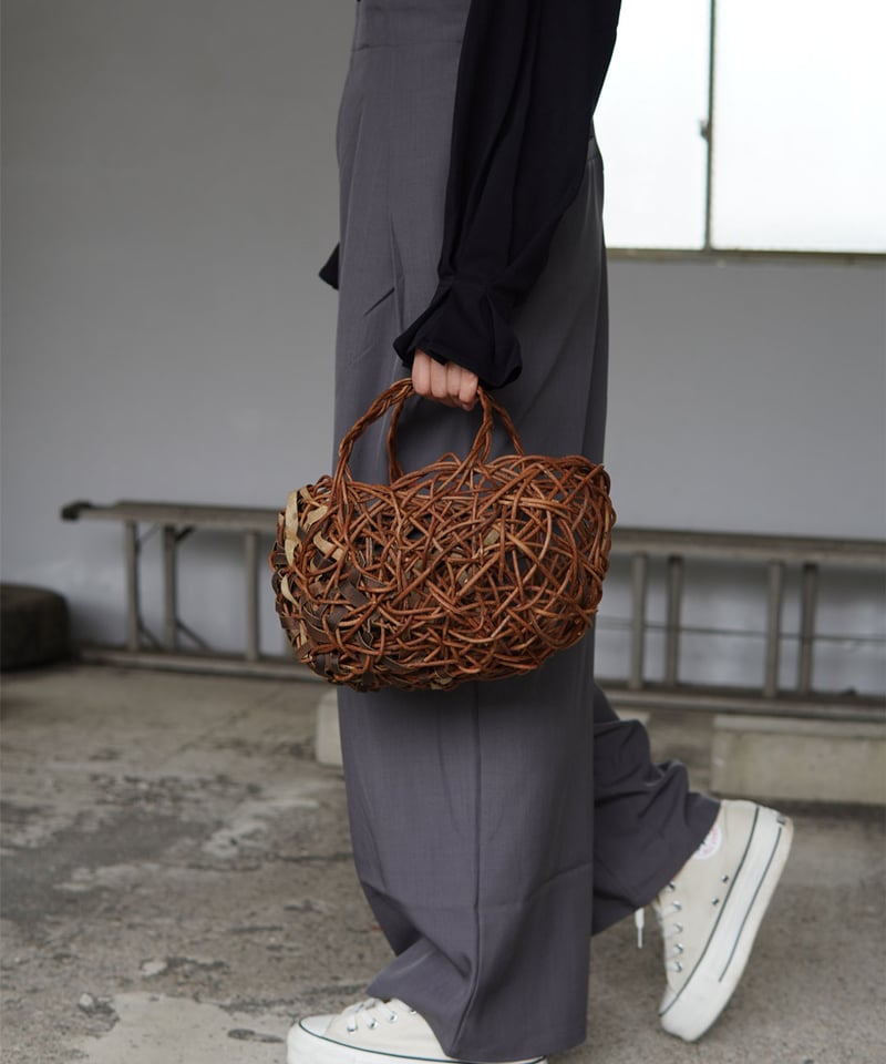 あけび×沢胡桃 表皮×裏皮 透かし 乱れ編み かごバッグ 横幅30cm(オズの