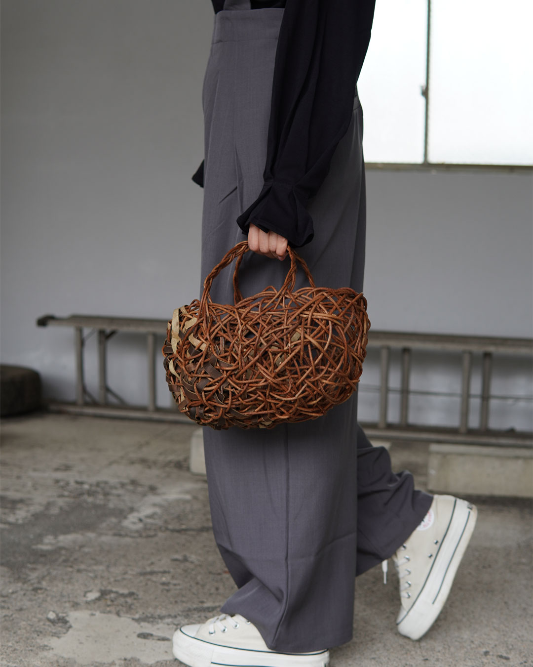 あけび×沢胡桃 表皮×裏皮 透かし 乱れ編み かごバッグ 横幅30cm