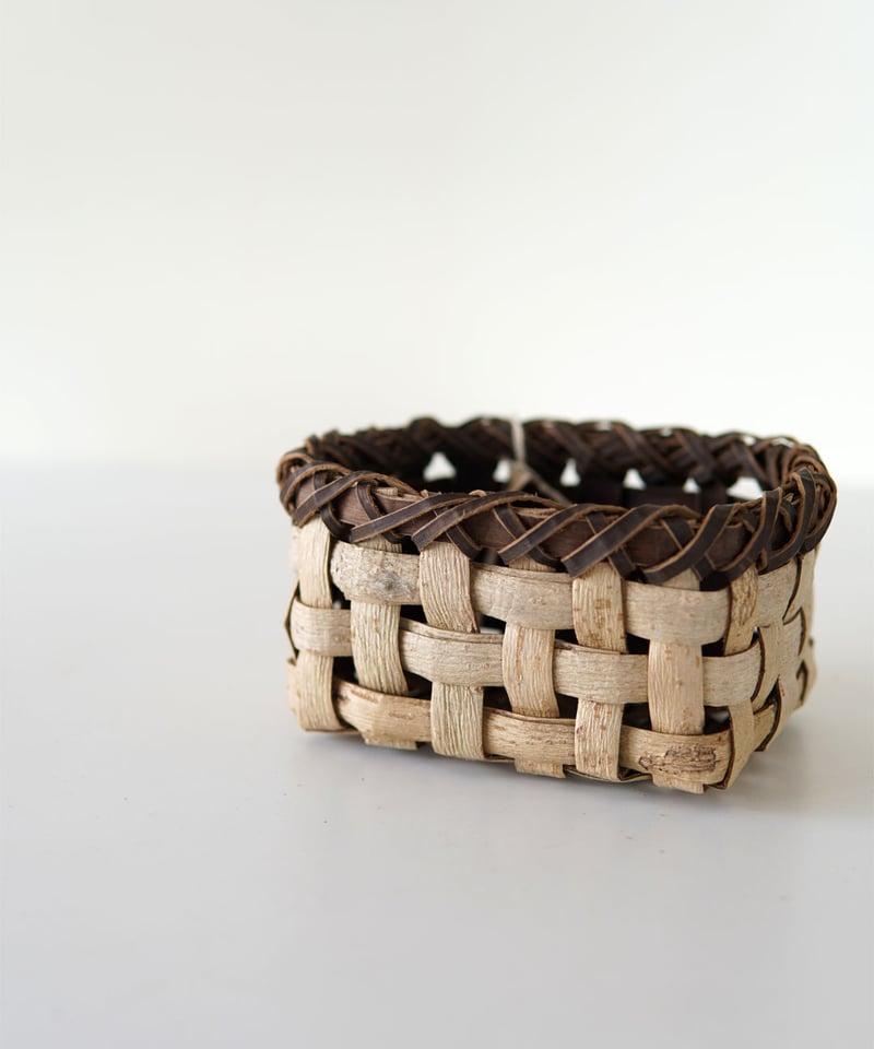 サエラヒスクローネ藤籠