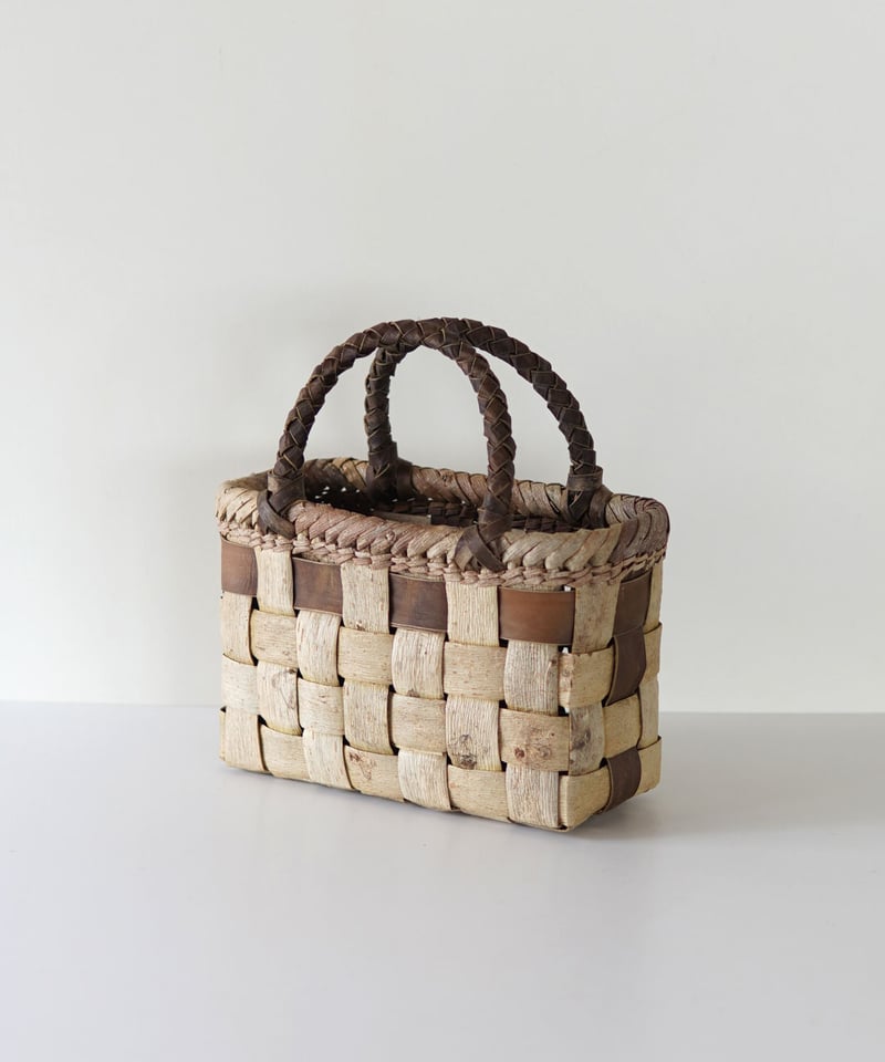コンパクト2 表皮×裏皮』胡桃樹皮のかごバッグ 横幅22cm (オズの コンパクト2 表皮×裏皮』胡桃樹皮のかごバッグ 横幅22cm (オズの