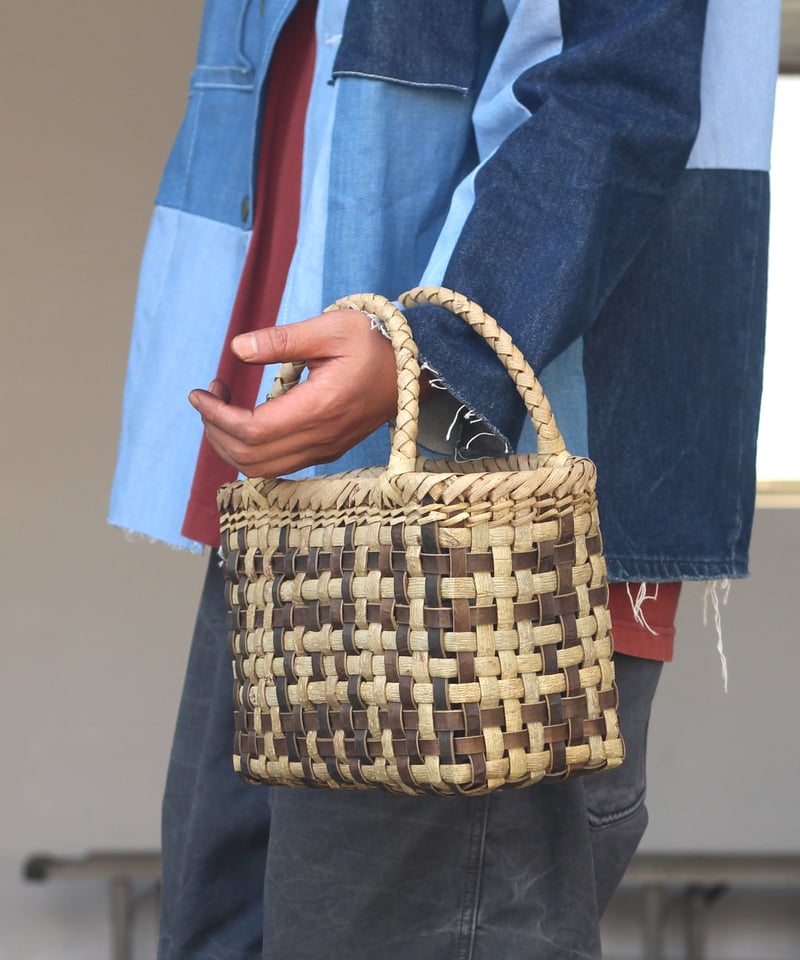 平織/ランダムチェック柄』沢胡桃樹皮のかごバッグ 横幅23cm