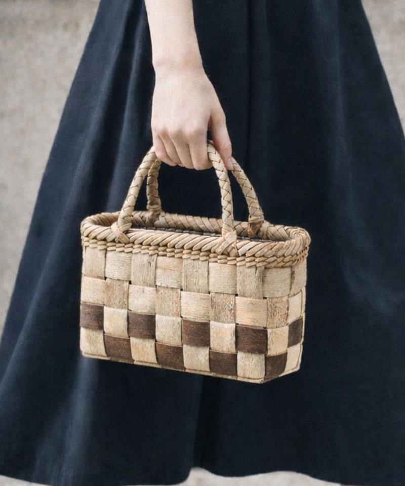 コンパクト2 平織り/表皮×裏皮』胡桃樹皮のかごバッグ 横幅22cm (オズ