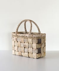 『表皮 マチ/底少し裏皮) コンパクト2』胡桃樹皮のかごバッグ 横幅22cm (オズのかごバッグ)