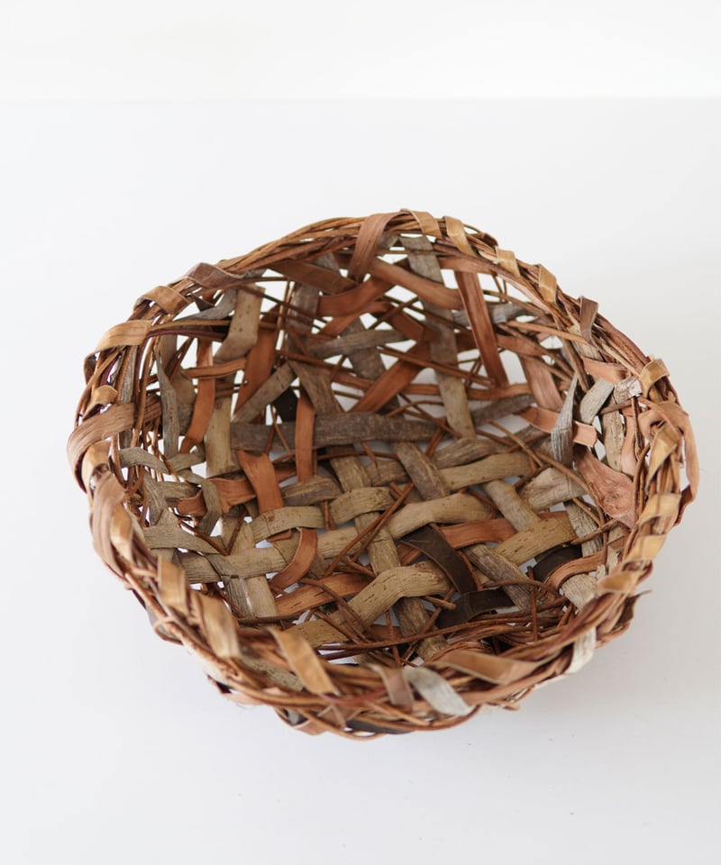 くるみ　あけびのブラウンかごバッグ 胡桃×山葡萄×あけび の 乱れ編み 置き籠 直径31cm (オズのかご