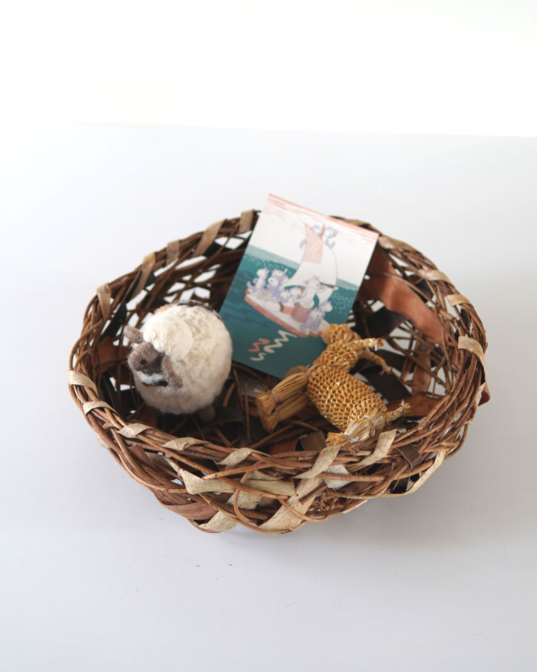 胡桃×山葡萄×あけび の 乱れ編み 置き籠 直径33cm (オズのかごバッグ