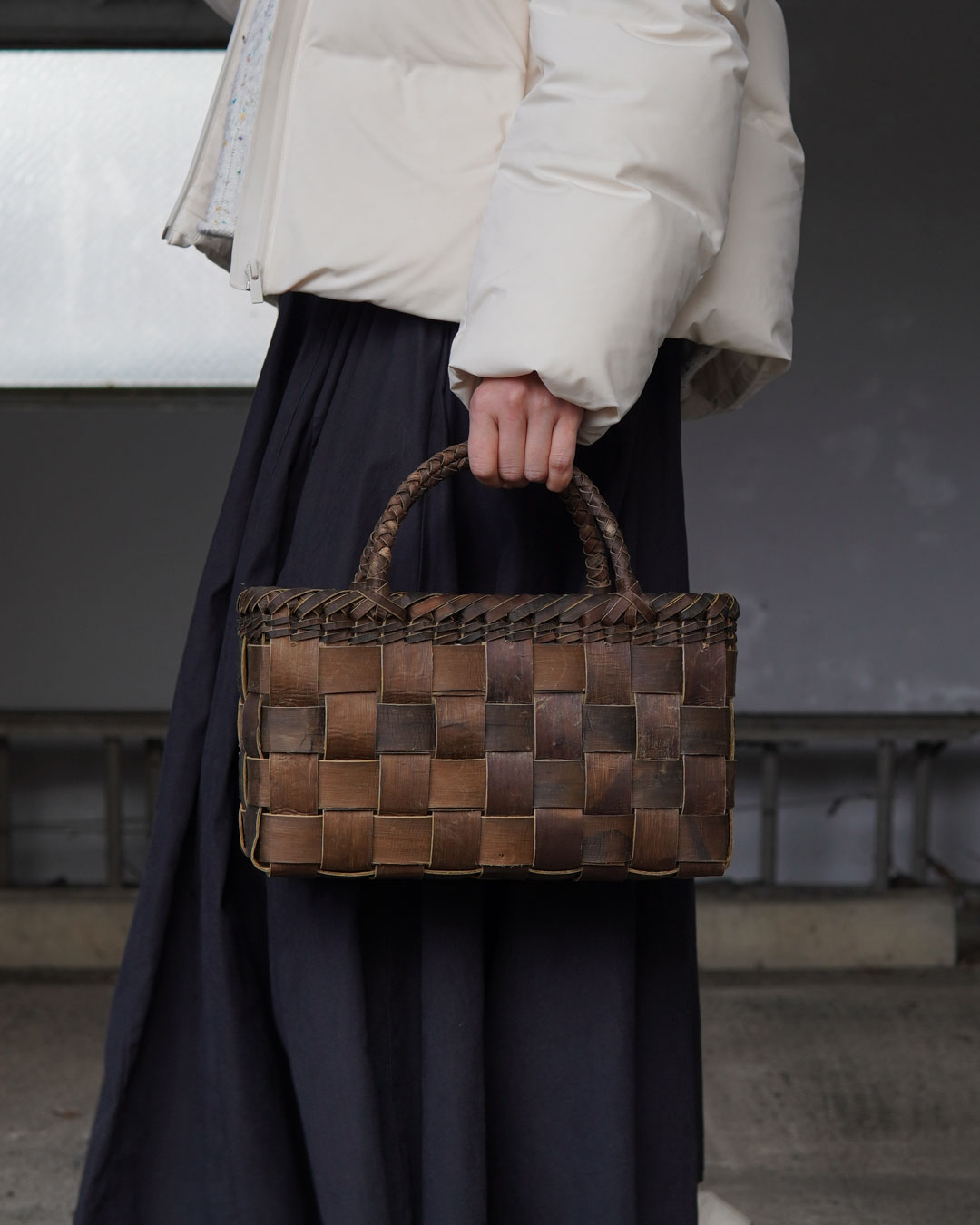 フト編み 裏皮』胡桃樹皮のかごバッグ 横幅30cm (オズのかごバッグ