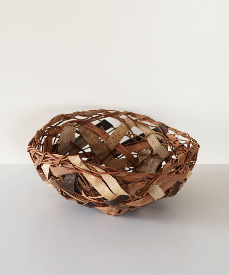 胡桃×山葡萄×あけび の 乱れ編み 置き籠 直径32cm (オズのかごバッグ