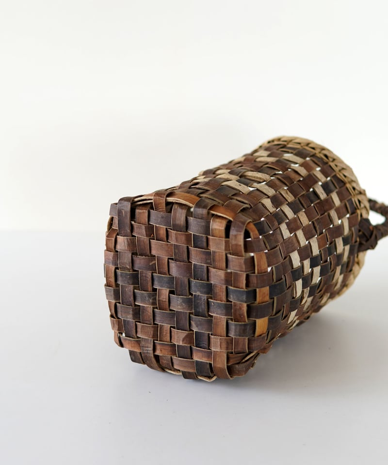 マルツツ 平織 裏皮』沢胡桃樹皮のかごバッグ (オズのかごバッグ