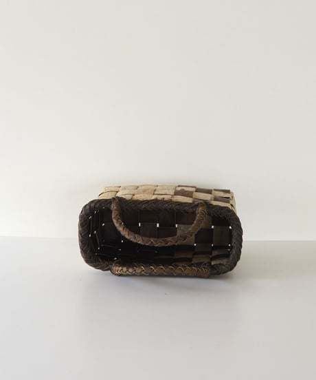 『表皮×裏皮 コンパクト2』胡桃樹皮のかごバッグ 横幅22cm (オズのかごバッグ)