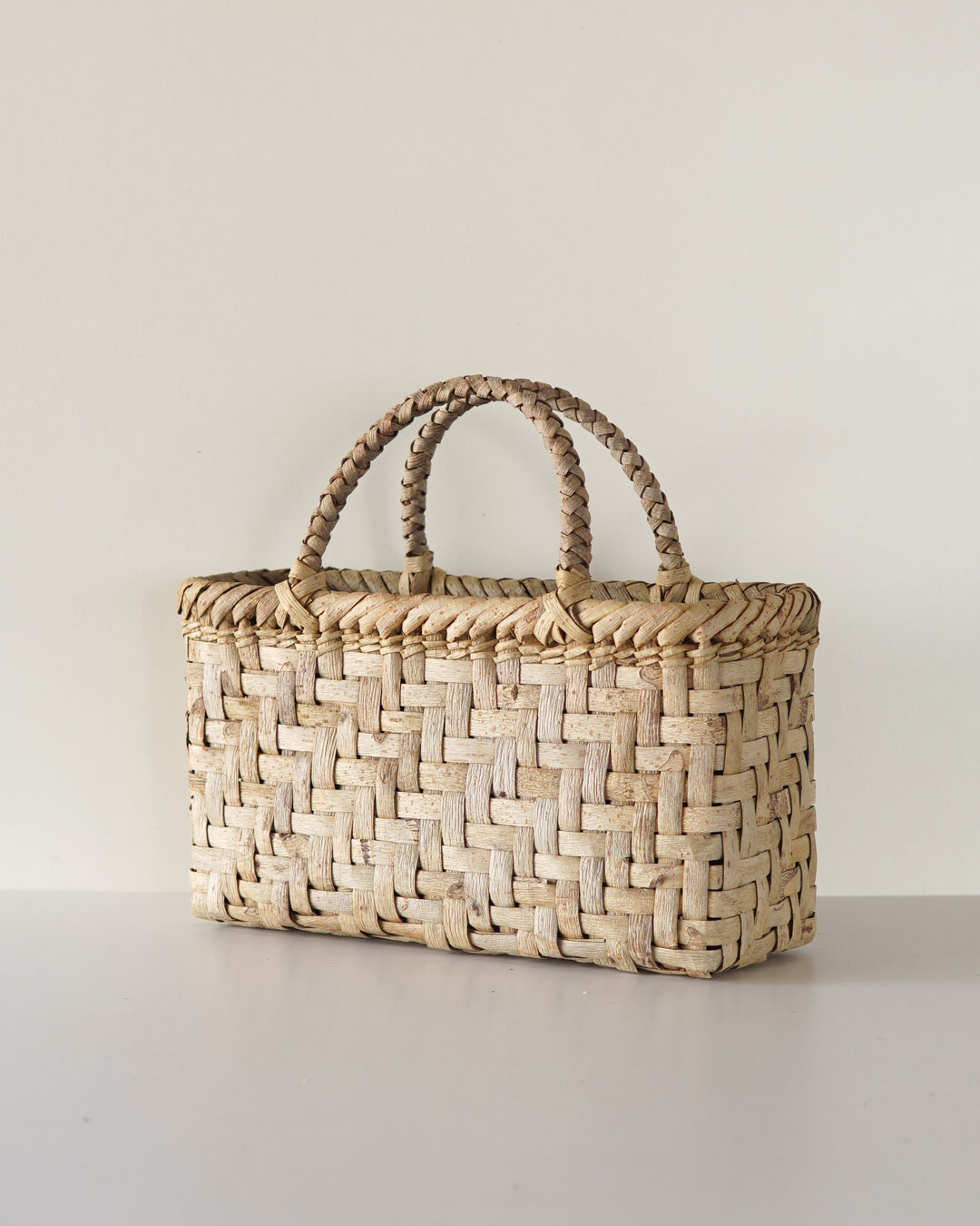 胡桃の皮網代編みかごバッグサイズ:約よこ22✕高さ20✕幅10 胡桃の皮