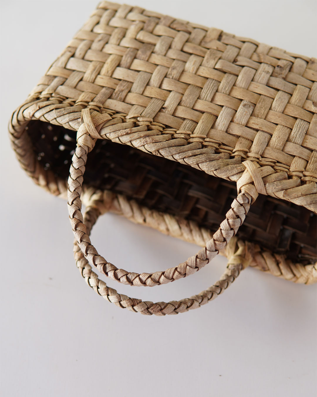 網代編み 表皮』胡桃樹皮のかごバッグ 横幅29cm (オズのかごバッグ