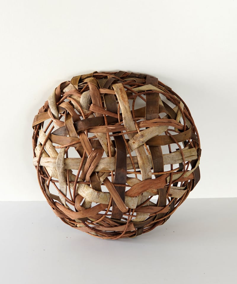 胡桃×山葡萄×あけび の 乱れ編み 置き籠 直径33cm (オズのかご