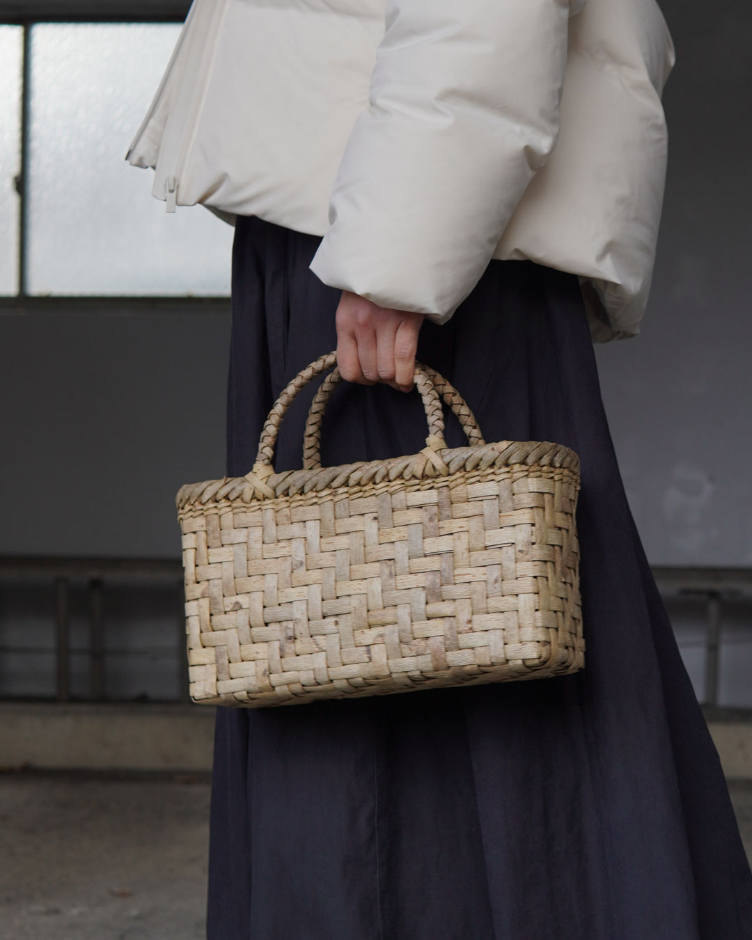 網代編み 表皮』胡桃樹皮のかごバッグ 横幅29cm (オズのかごバッグ