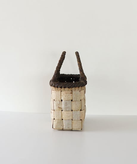 『表皮×裏皮 コンパクト2』胡桃樹皮のかごバッグ 横幅22cm (オズのかごバッグ)