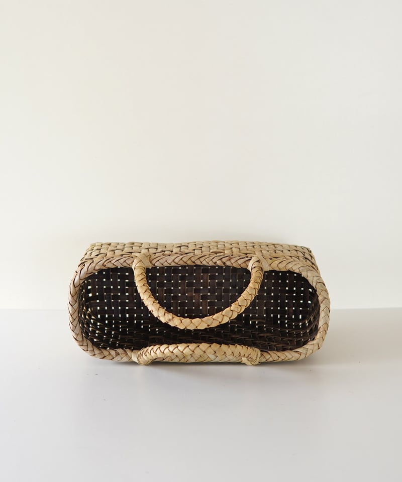 丸み 網代編み/表皮』沢胡桃樹皮のかごバッグ 横幅30cm (オズの