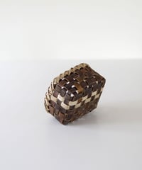 定番 置き籠ミニ 胡桃樹皮 平織り 小物入れ (オズのかごバッグ)