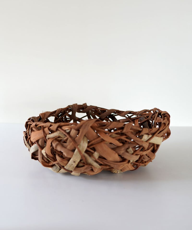 胡桃×山葡萄×あけび の 乱れ編み 置き籠 直径31cm (オズのかご