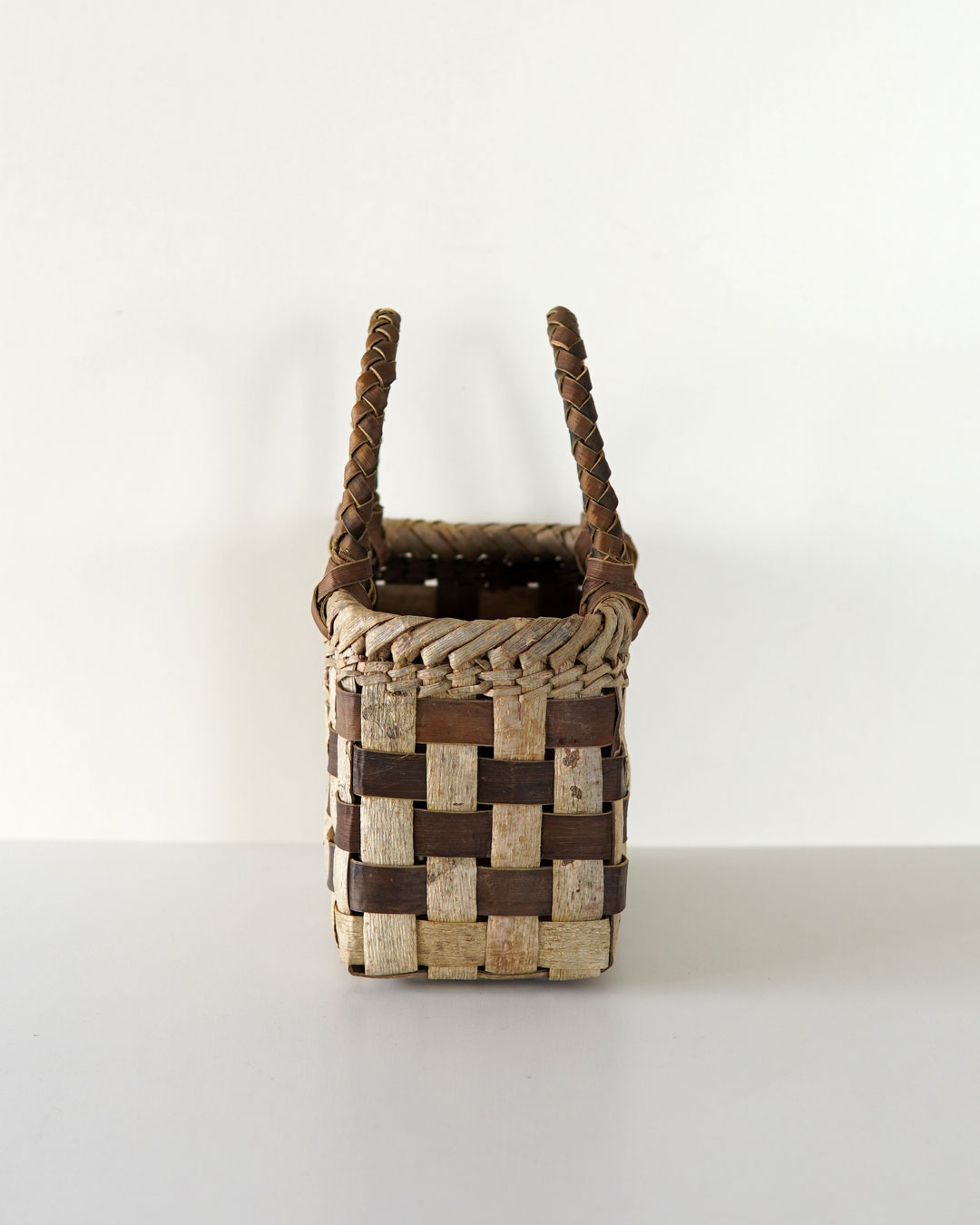 コンパクト2 平織り/表皮 チェック柄』沢胡桃樹皮のかごバッグ 横幅