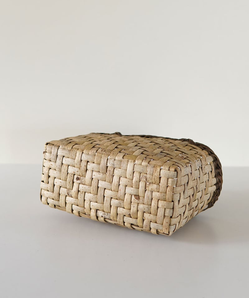 コンパクト2 網代編み/表皮×裏皮』沢胡桃樹皮のかごバッグ 横幅22cm