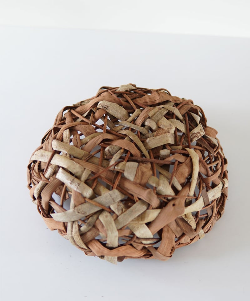 胡桃×山葡萄×あけび の 乱れ編み 置き籠 直径31cm (オズのかご