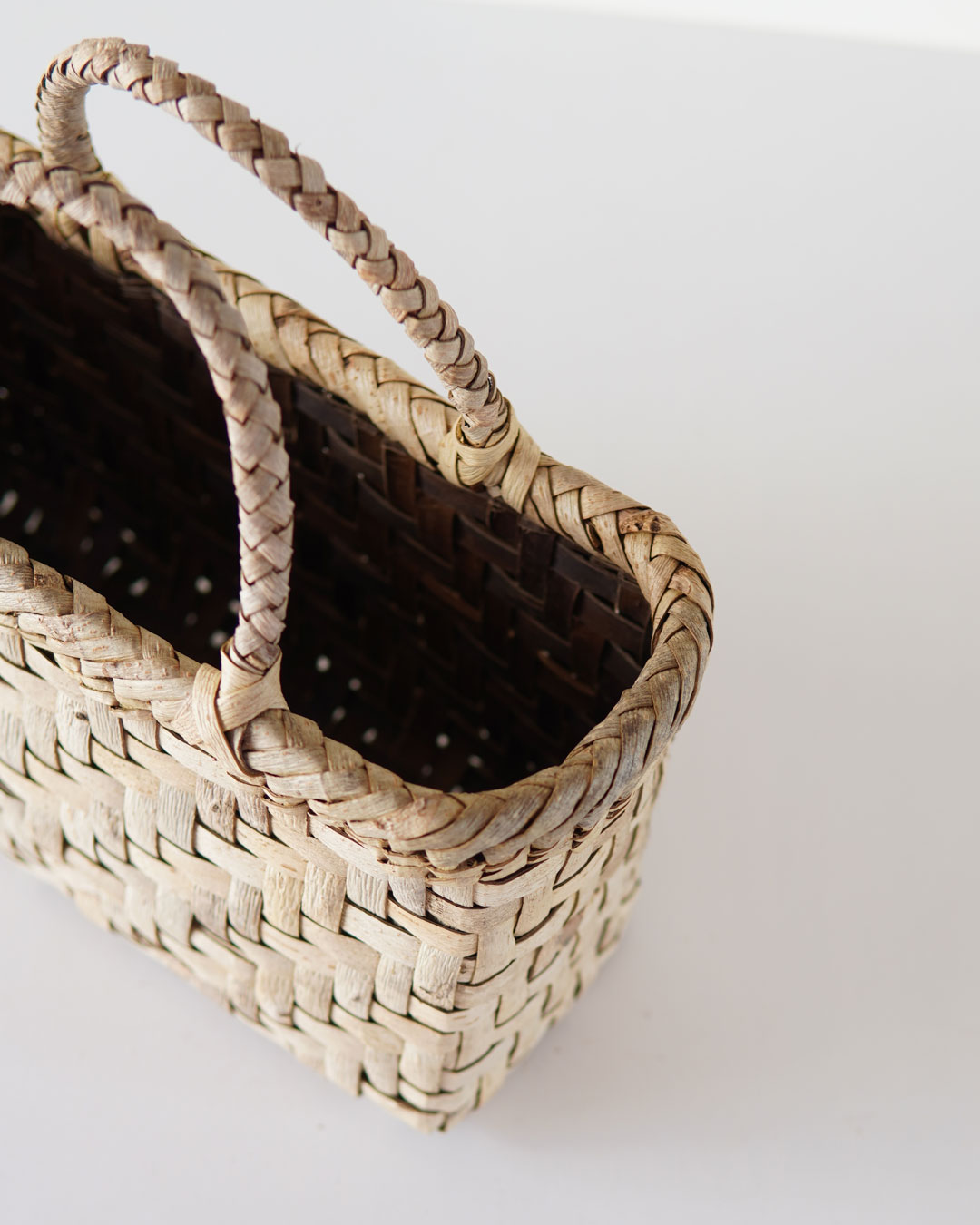 網代編み 表皮』胡桃樹皮のかごバッグ 横幅29cm (オズのかごバッグ