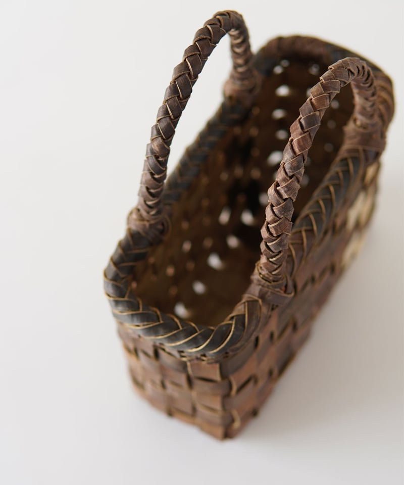 コンパクト 平織り』胡桃樹皮のかごバッグ 横幅20cm (オズのかごバッグ