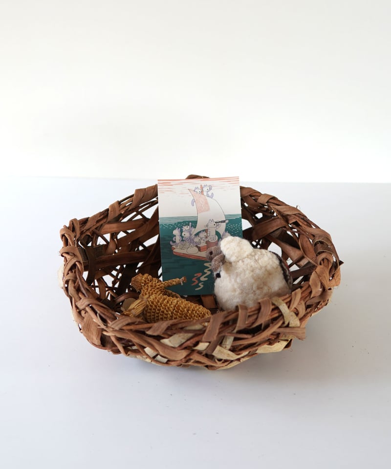 胡桃×山葡萄×あけび の 乱れ編み 置き籠 直径31cm (オズのかご