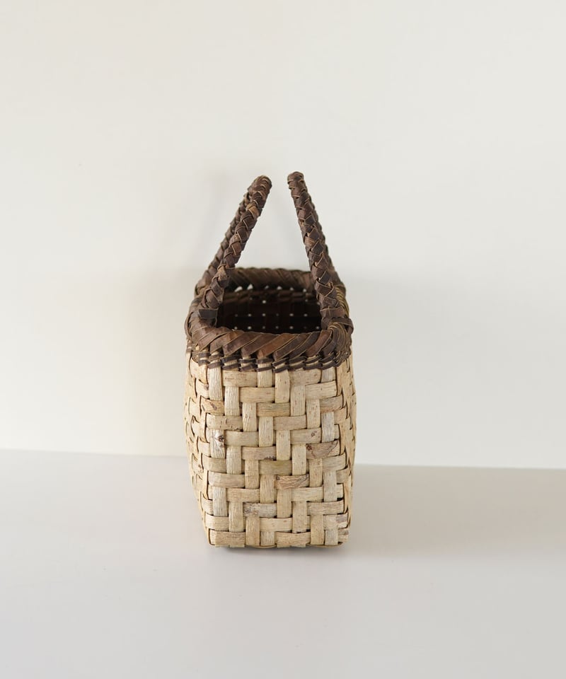 コンパクト2 網代編み/表皮×裏皮』沢胡桃樹皮のかごバッグ 横幅22cm