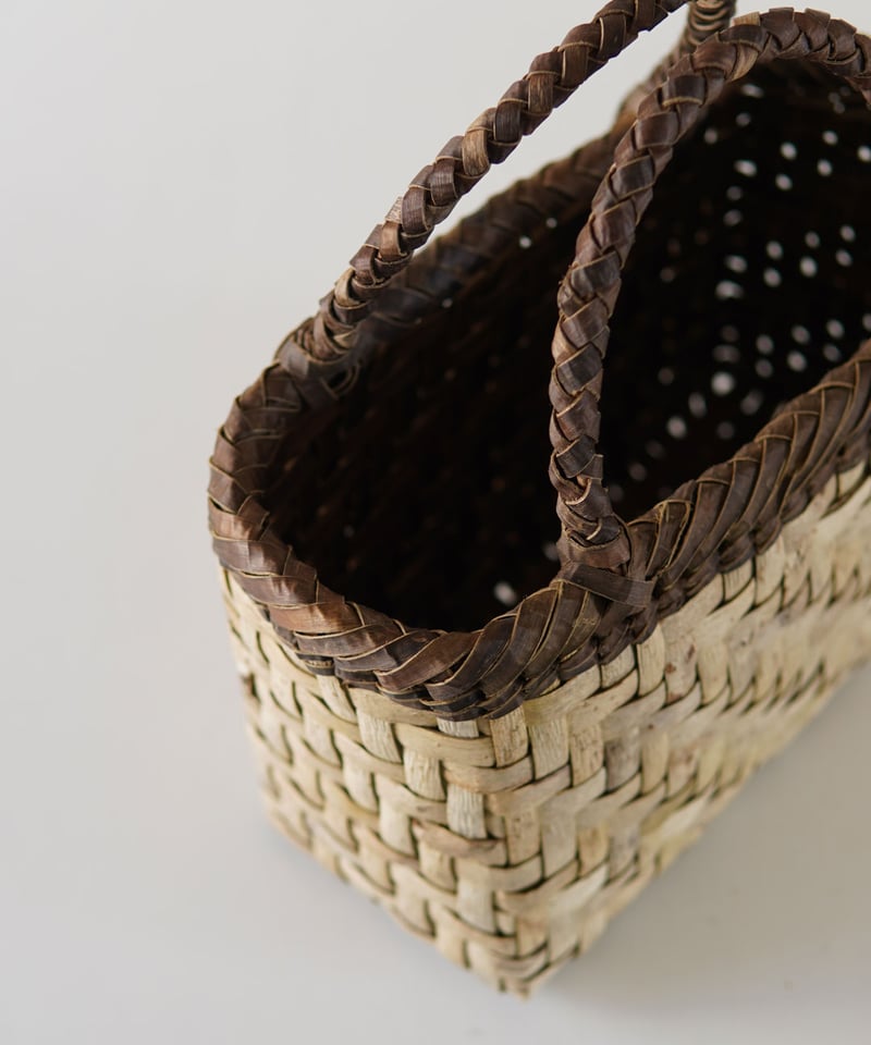 コンパクト2 網代編み/表皮×裏皮』沢胡桃樹皮のかごバッグ 横幅22cm