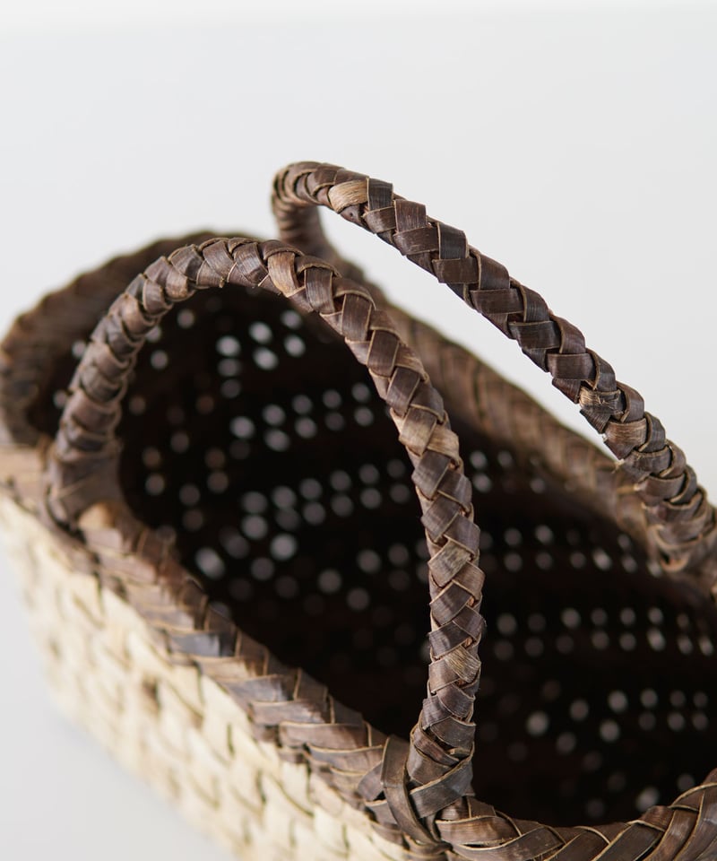 胡桃皮網代編み籠バック 網代編み 表皮』胡桃樹皮のかごバッグ 横幅29cm (オズのかごバッグ