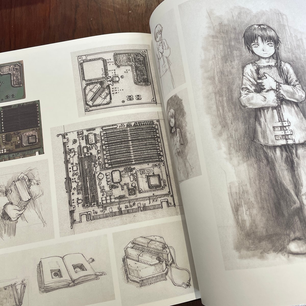 物入りなので値下げです。レインのソフトと画集です。安倍吉俊さんのファンでした。 an omnipresence in wired／『lain』 安倍吉俊画集 オムニ