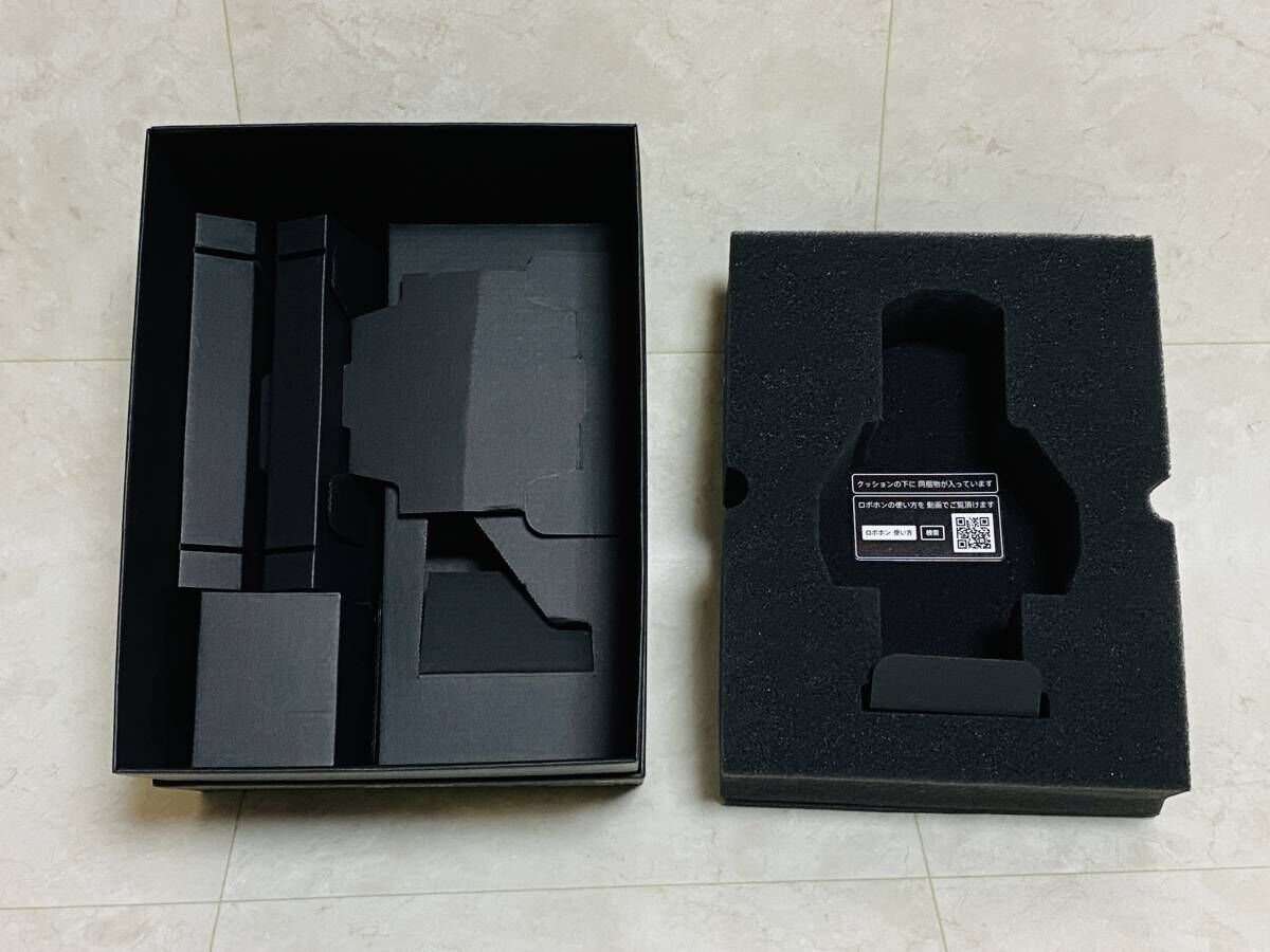 SHARP RoBoHoN]シャープ モバイル型ロボット電話 ロボホン SR-01M-W＋純