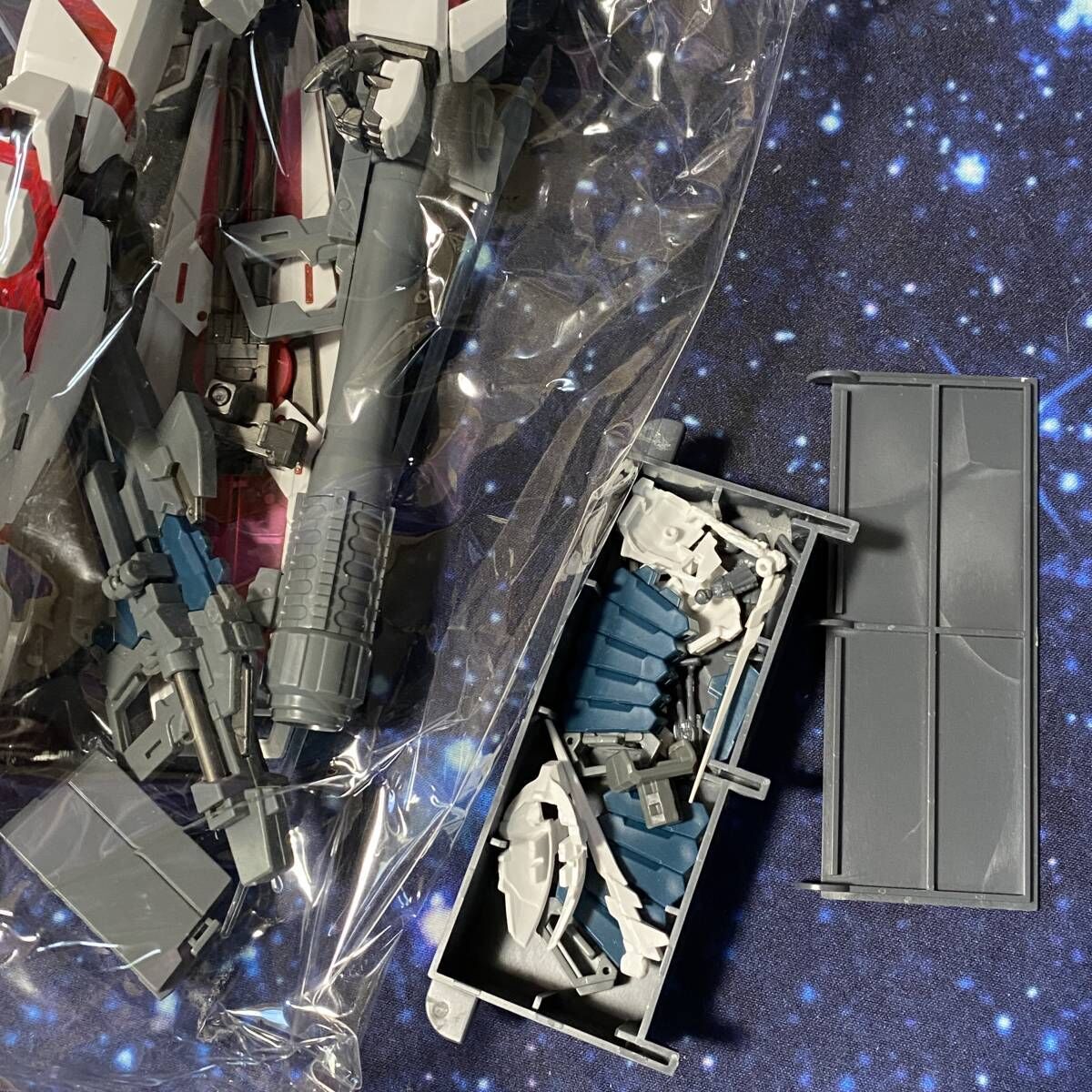 ガンプラ MG 1/100 デルタプラス（ガンダムユニコーン） MG 1/100 デルタプラス｜バンダイ ホビーサイト