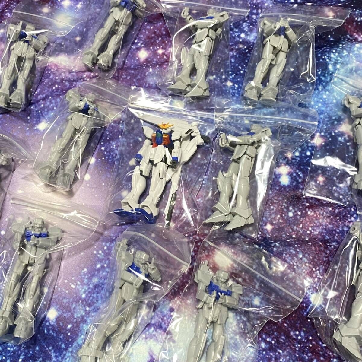 組立て済]機動新世紀ガンダムX ユニバーサルユニット Gビット12体