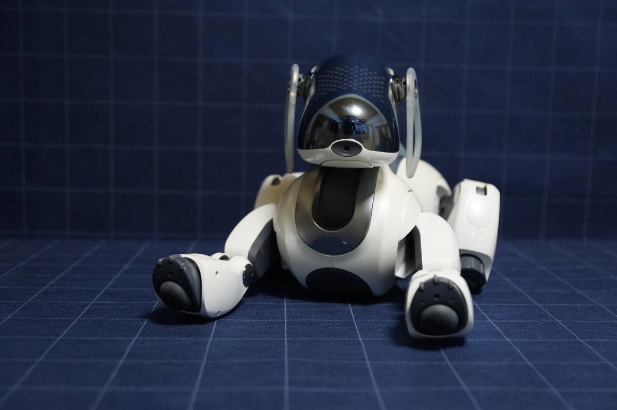 SONY エンターテインメントロボット AIBO(アイボ)／ERS-7(W) ASCII.jp：ソニーマーケティング、さらに進化した新生“AIBO