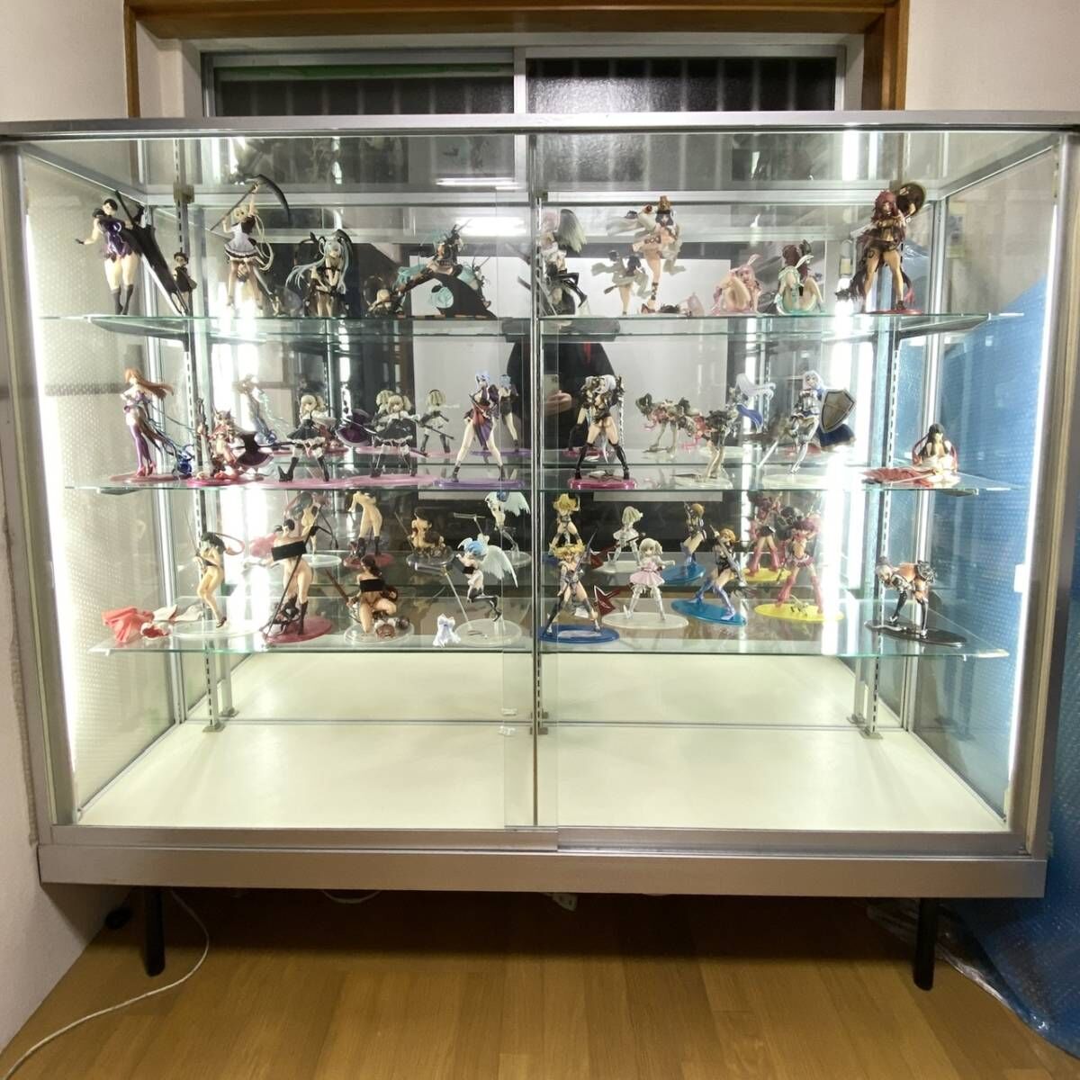 鏡張りガラスショーケース(W)幅180cm×(D)奥行45cm×(H)高さ152cm