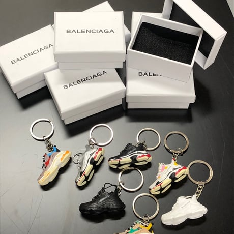 スニーカーボックス | STORES