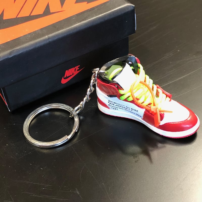 『1点限定』OFF-WHITE キーホルダー ジョーダン1 オフホワイト キーホルダー 左足 箱付き