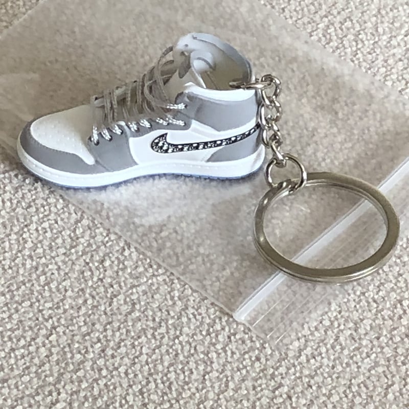 jordan 1 dior ミニスニーカー キーホルダー 右足のみ jordan 1 dior ミニスニーカー キーホルダー 右足のみ
