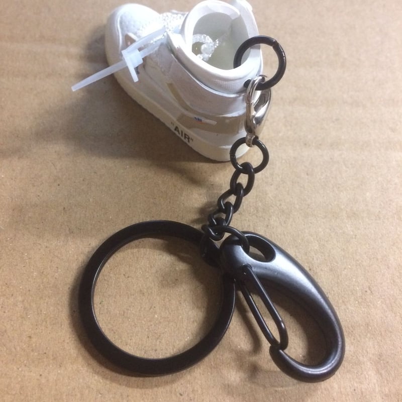 『1点限定』OFF-WHITE キーホルダー ジョーダン1 オフホワイト キーホルダー 左足 箱無し
