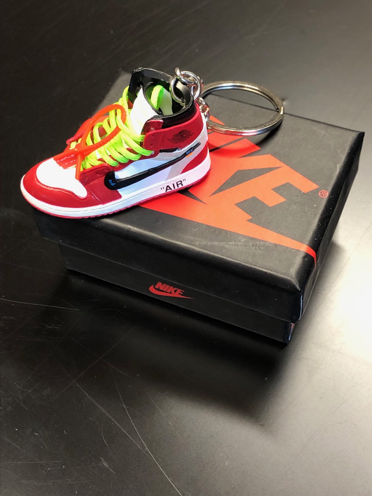 『1点限定』OFF-WHITE キーホルダー ジョーダン1 オフホワイト キーホルダー 左足 箱付き