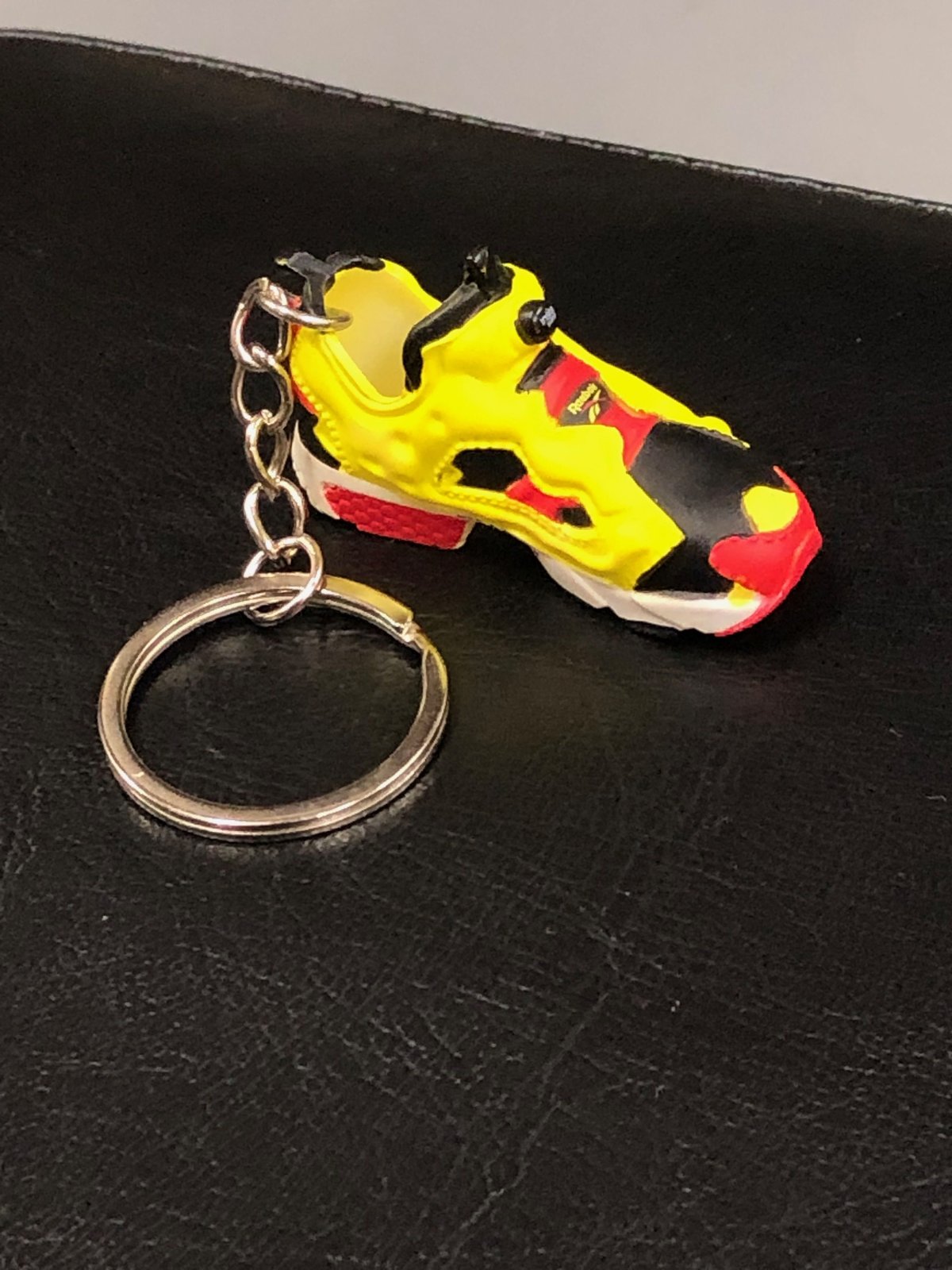 インスタポンプフューリー キーホルダー 左足 箱無し