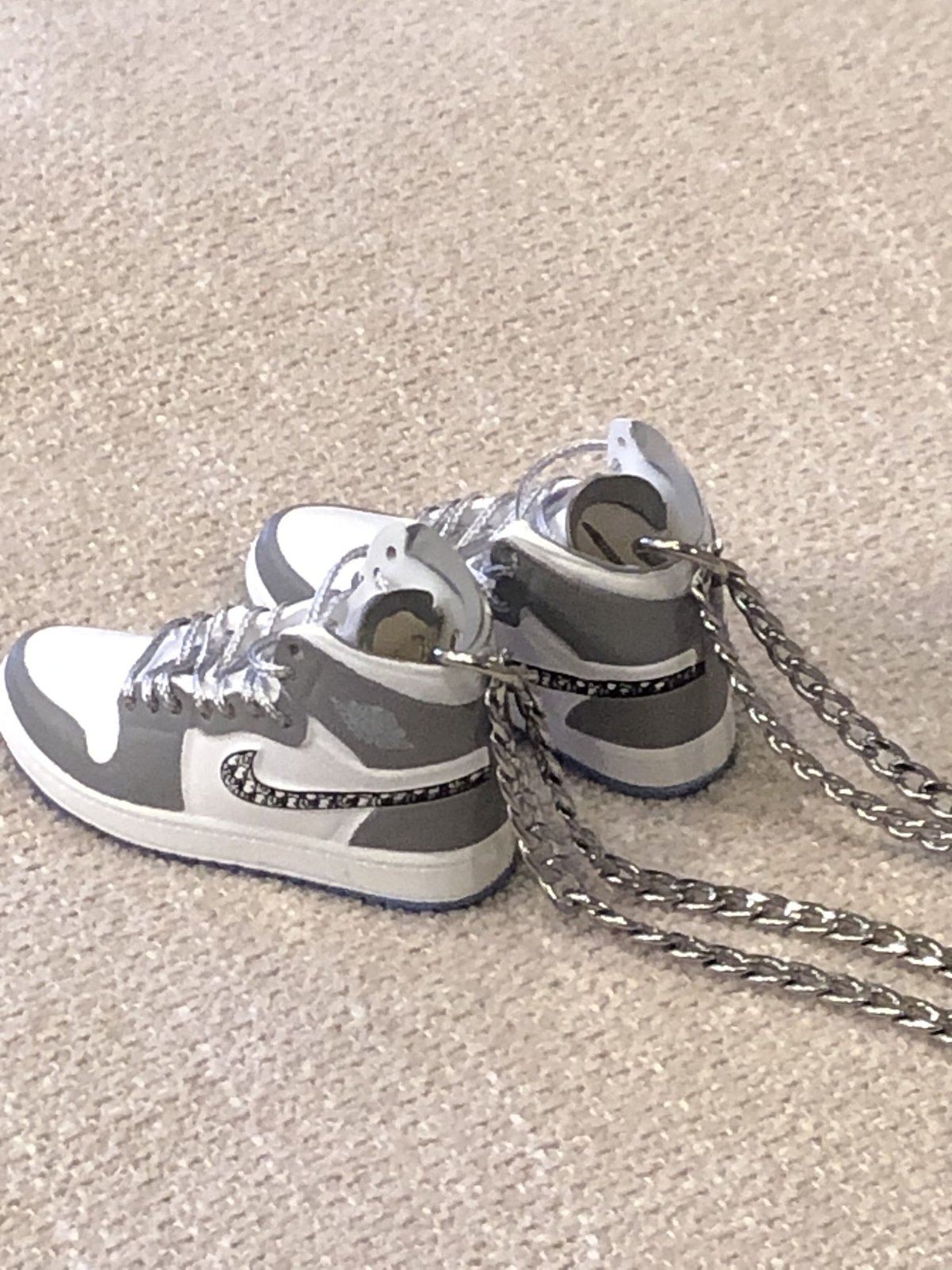 jordan 1 dior ミニスニーカー ネックレス 右左セット