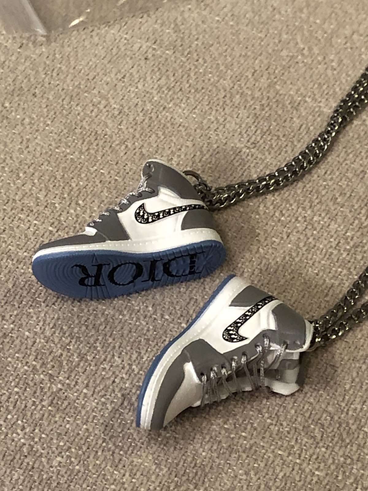 jordan 1 dior ミニスニーカー ネックレス 右左セット