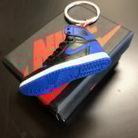 BALENCIAGA スニーカー型キーホルダー 約5cm 未使用 BALENCIAGA スニーカー型キーホルダー 約5cm 未使用