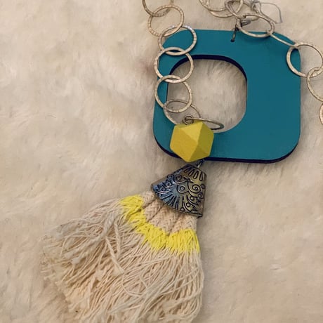 Wood top necklace Blue