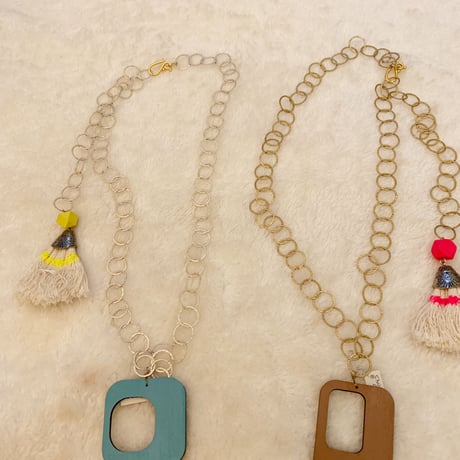 Wood top necklace B